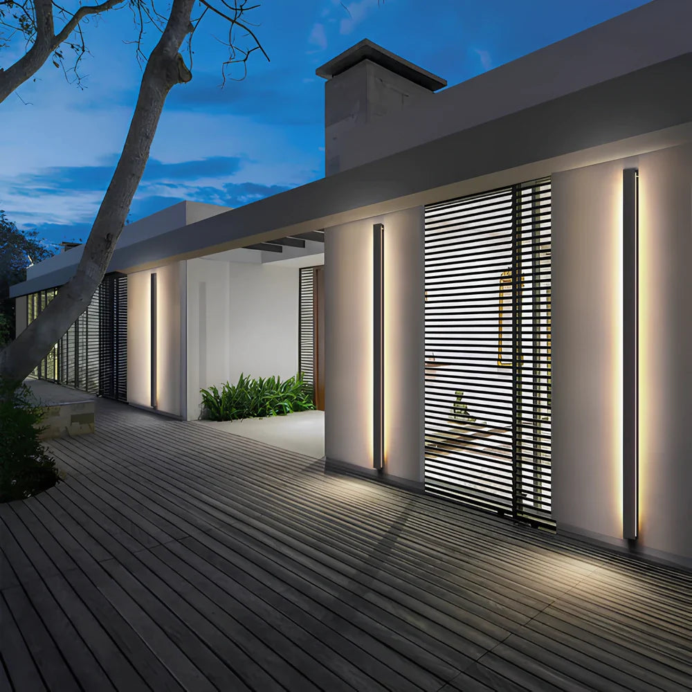 Moderne Buiten Wandlamp van Smeedijzer en Aluminium met LED Verlichting – Weerbestendig en Duurzaam Design