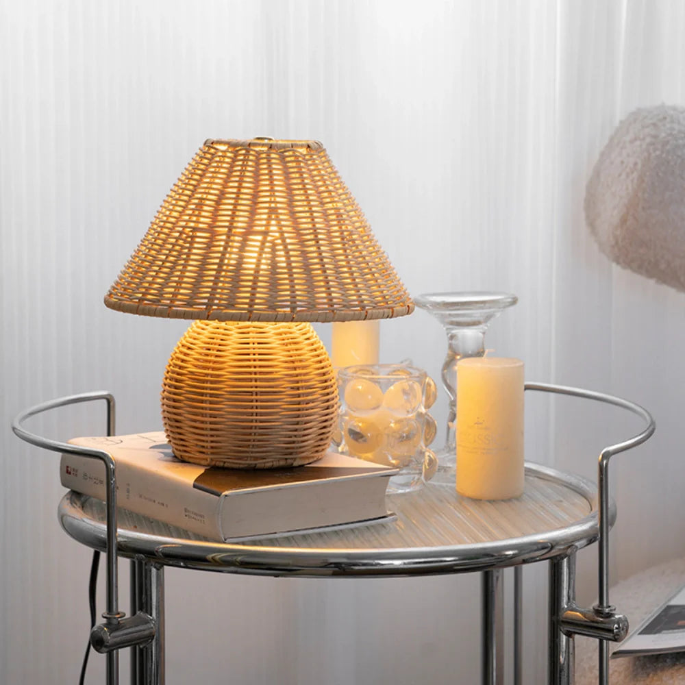 Bamboe Tafellamp met Warm Wit Licht – Handgemaakt, Duurzaam Design voor Moderne Interieurs