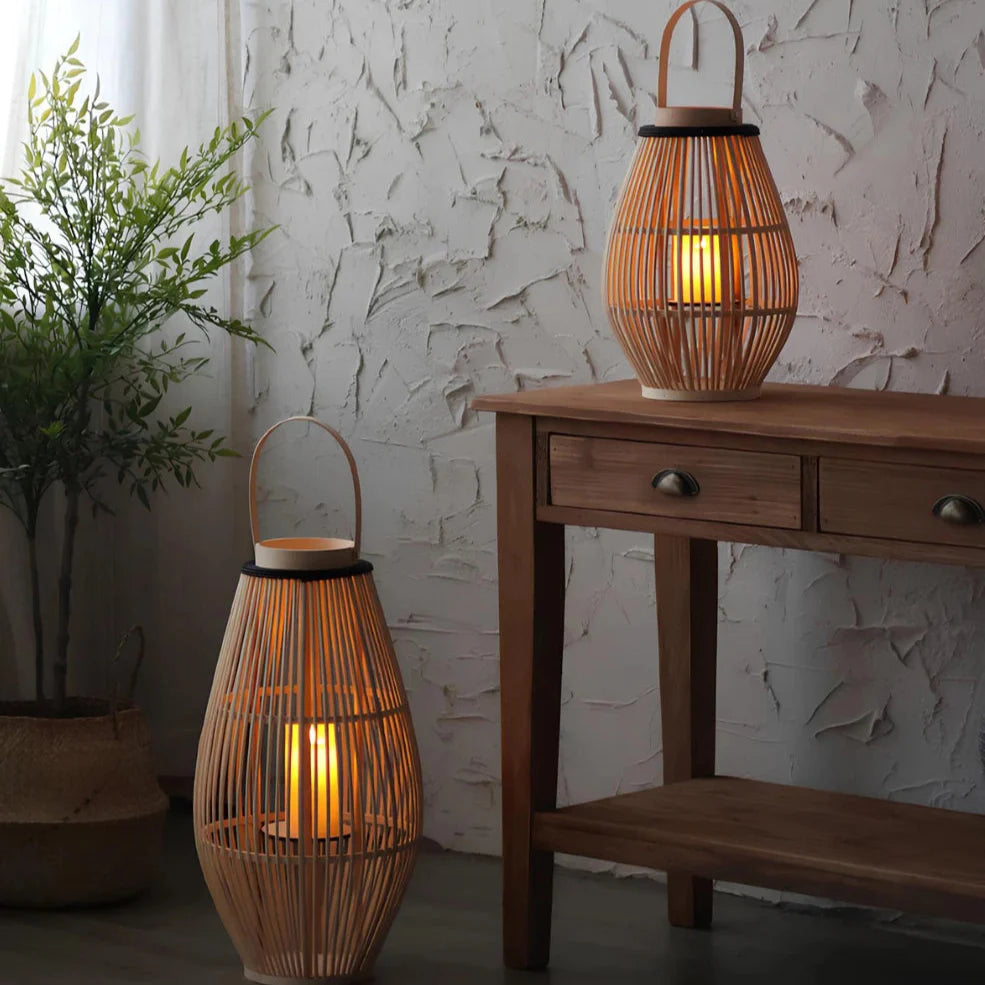 Bamboelantaarn Handgeweven, Draadloos en Duurzaam – Warm Wit Licht, Verkrijgbaar in Medium en Groot