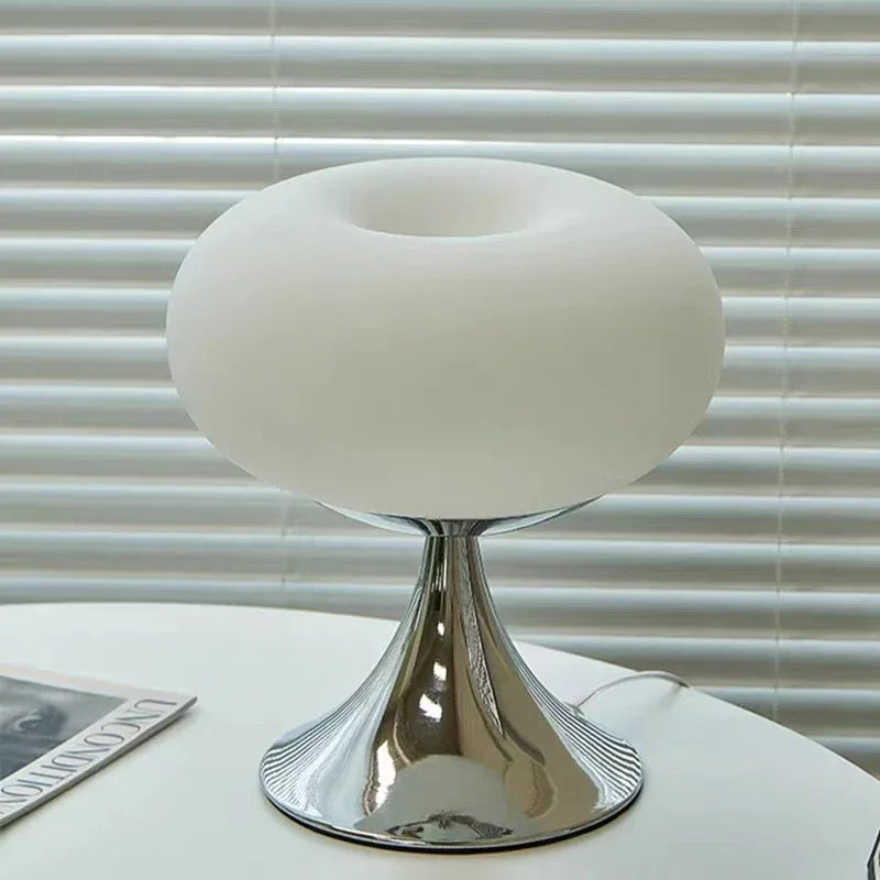 Antieke Tafellamp met Appelvorm en Vintage Charme – Witte en Groene Glazen Afwerking 3