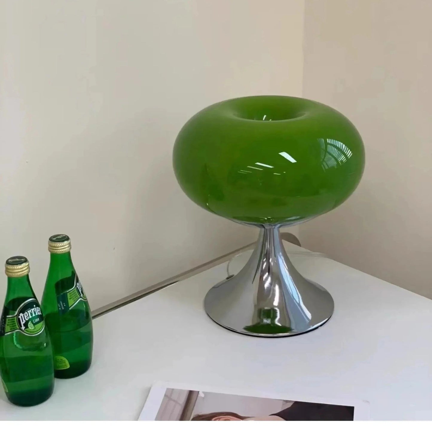 Antieke Tafellamp met Appelvorm en Vintage Charme – Witte en Groene Glazen Afwerking 4