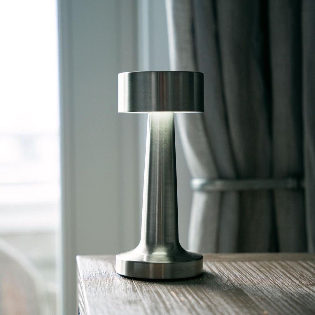Dimbare Oplaadbare Tafellamp met LED Verlichting – Elegante Batterijlamp voor Cafés en Thuisgebruik 1