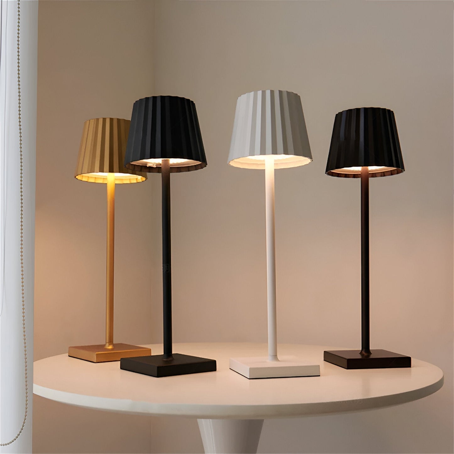 Draadloze Dimbare Tafellamp met Oplaadbare Batterij en Drie Helderheidsniveaus - Elegant Nachtkast Lampje 1