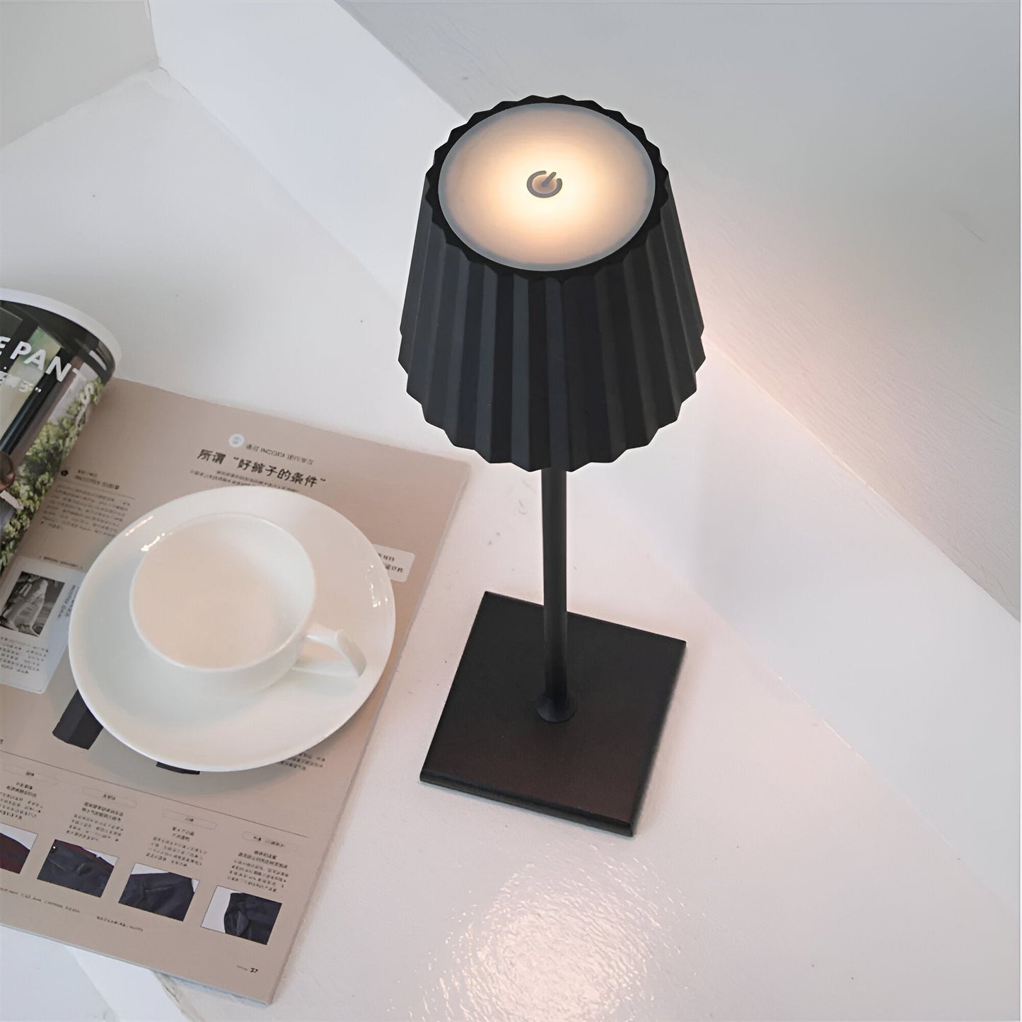 Draadloze Dimbare Tafellamp met Oplaadbare Batterij en Drie Helderheidsniveaus - Elegant Nachtkast Lampje 4
