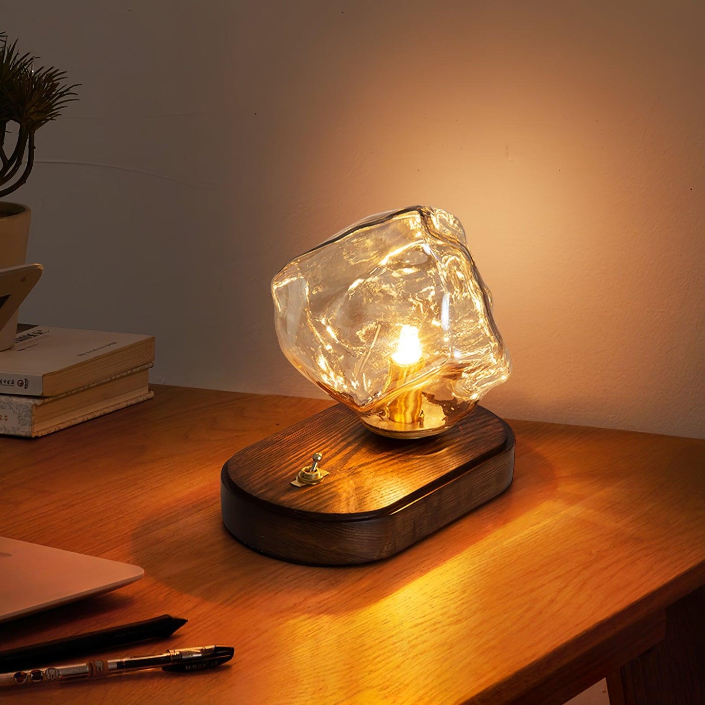 Glas Tafellamp met IJssteen Ontwerp – Elegante Verlichting voor Woonkamers en Slaapkamers 1