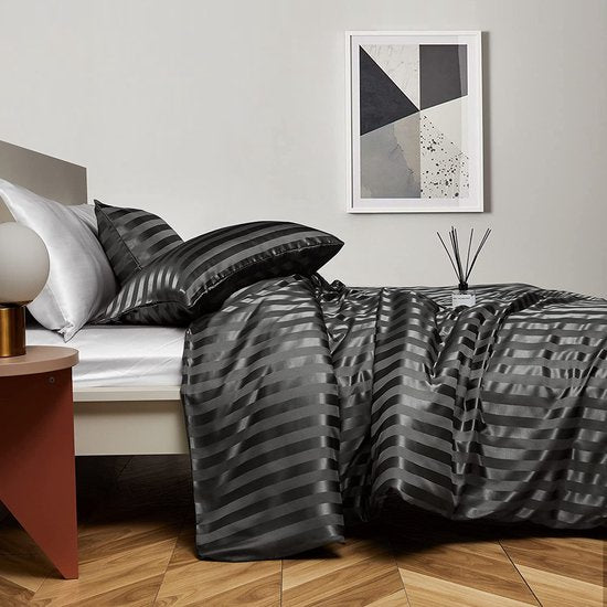 Grijs Satijnen Beddengoed Set 200 x 220 cm met Verborgen Ritssluiting en 2 Kussenslopen 80 x 80 cm 1