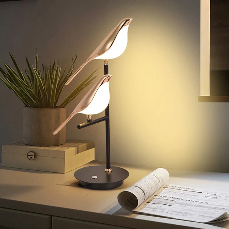 LED Tafellamp met Postmodern Gouden Vogelontwerp – Energiezuinige Verlichting voor Elke Ruimte 1