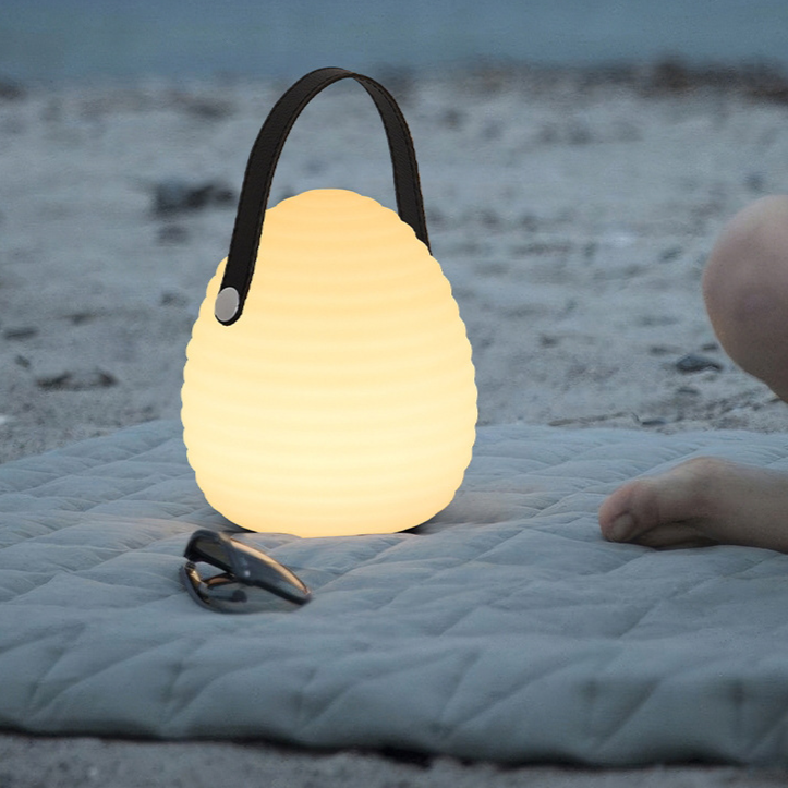 Moderne Buitenlantaarn met LED Verlichting en Afstandsbediening – Duurzaam en Waterdicht 2