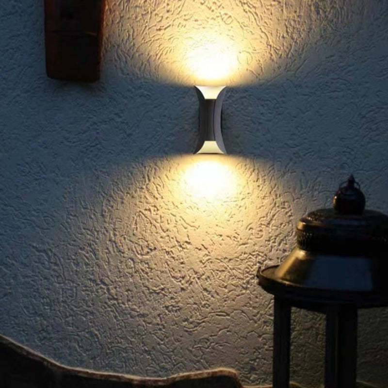 Moderne LED Wandlamp voor Buiten met Waterbestendig Ontwerp en Energiezuinige Verlichting 3