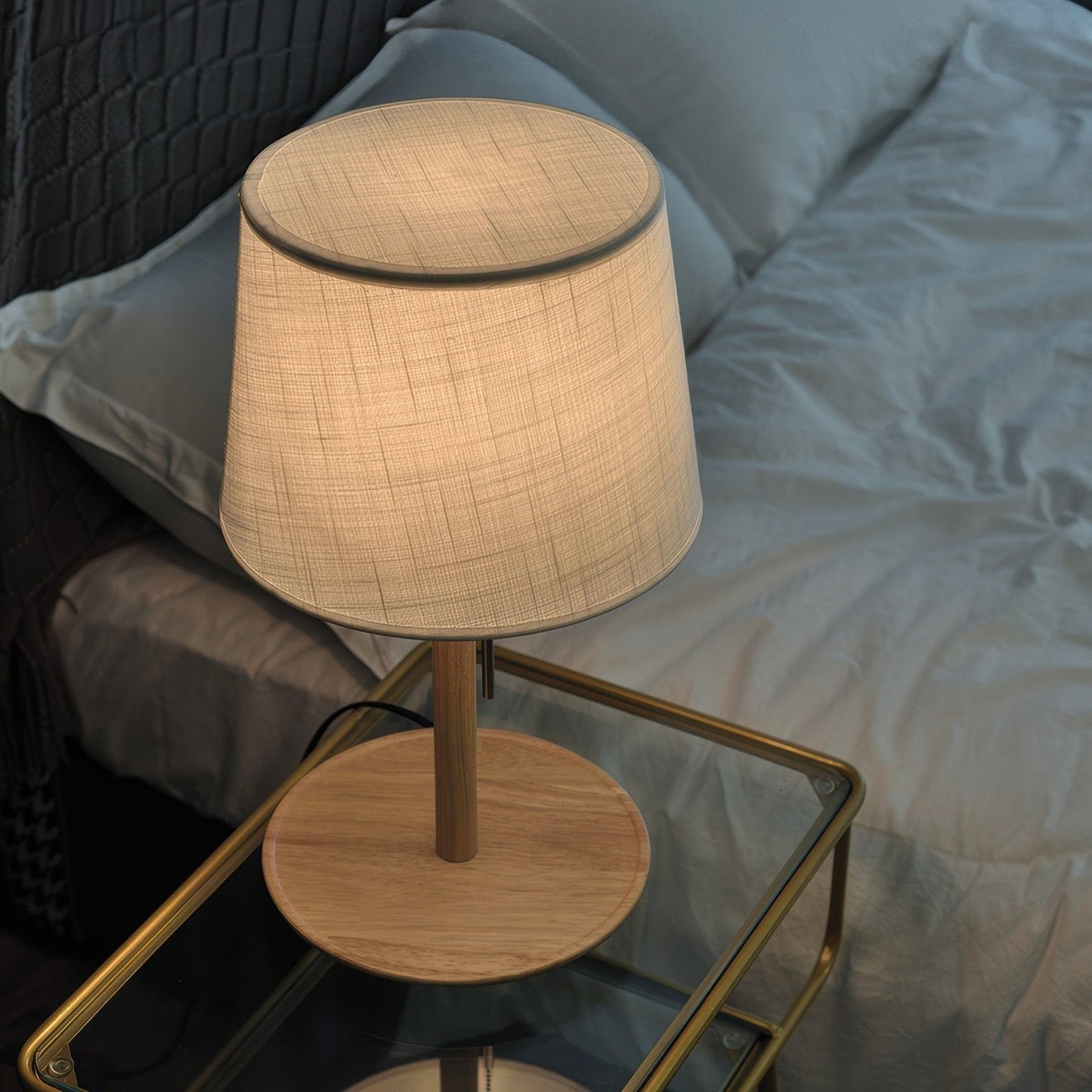 Scandinavische Walnotenlamp met Luxe Stoffen Kap – LED Verlichting voor een Serene Sfeer 3