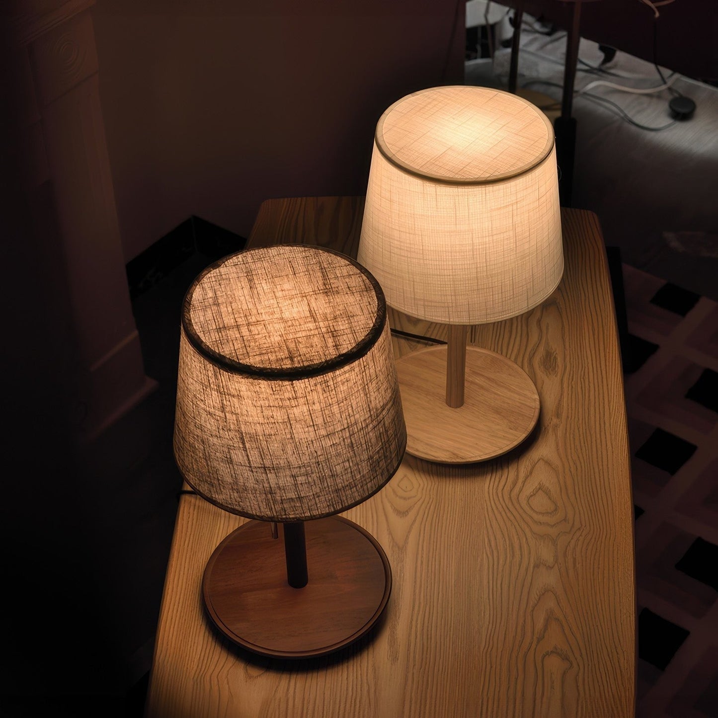 Scandinavische Walnotenlamp met Luxe Stoffen Kap – LED Verlichting voor een Serene Sfeer 5