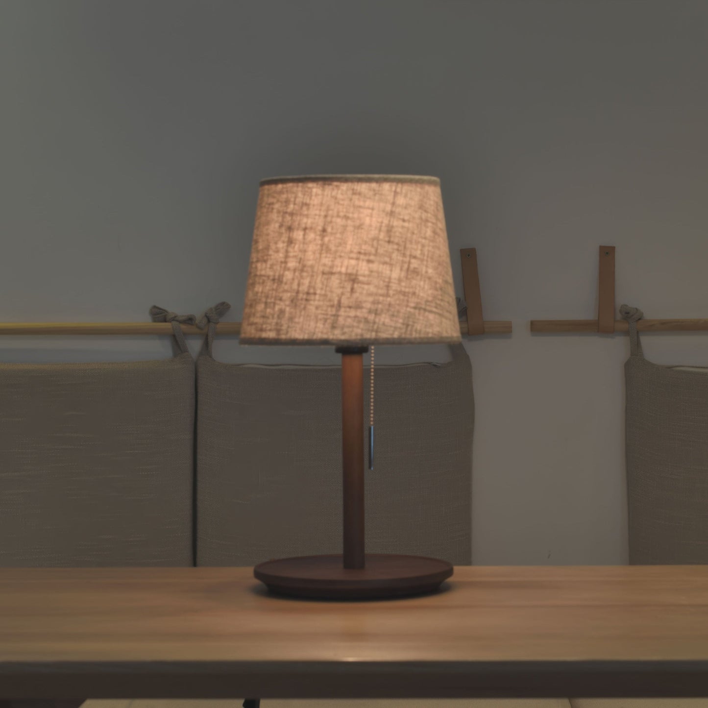 Scandinavische Walnotenlamp met Luxe Stoffen Kap – LED Verlichting voor een Serene Sfeer 6