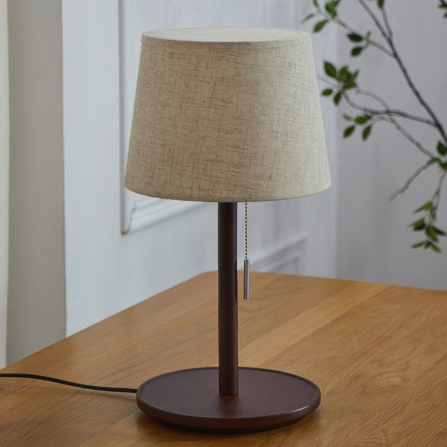 Scandinavische Walnotenlamp met Luxe Stoffen Kap – LED Verlichting voor een Serene Sfeer 8
