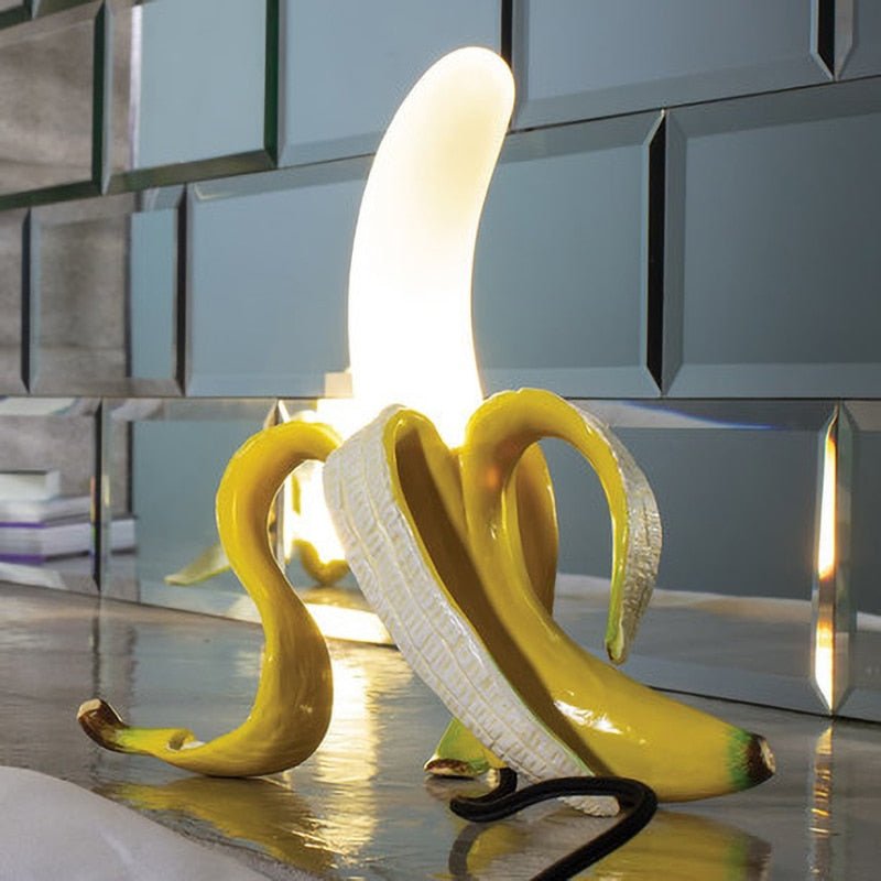 Stijlvolle Zwarte Tafellamp met Koperen Accenten - Warm Licht voor Woonkamer of Slaapkamer, Perfect als Nachtkast Lampje 2