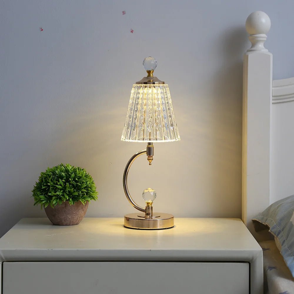Vintage Gouden Tafellamp met Kristallen Kap en Draadloze Functionaliteit 0
