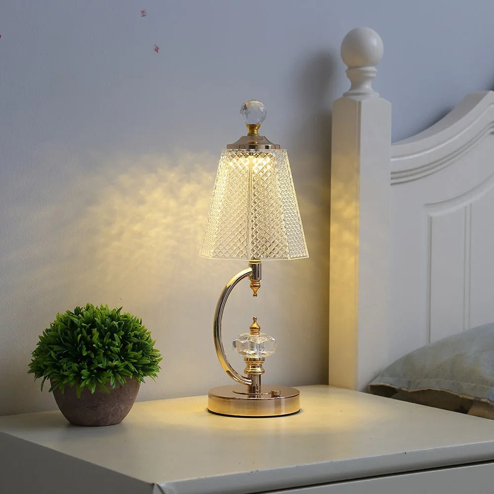 Vintage Gouden Tafellamp met Kristallen Kap en Draadloze Functionaliteit 4