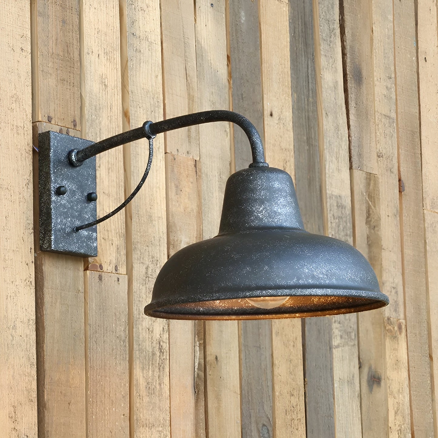 Wandlamp Zwart van IJzer – Vintage Muurlamp voor Binnen en Buiten, Duurzaam Ontwerp voor Elegante Verlichting 1