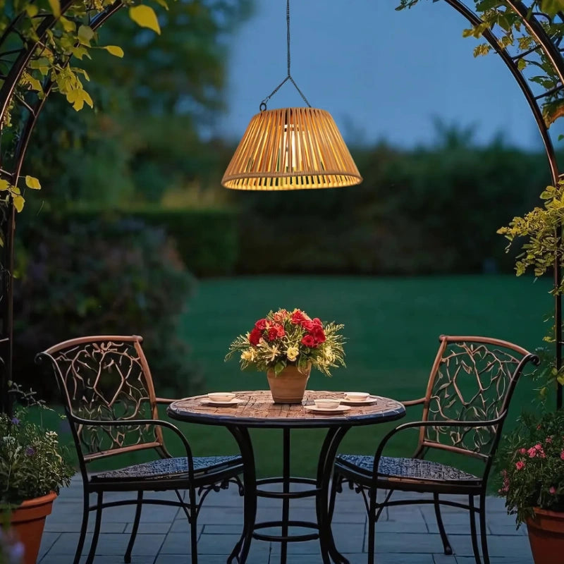 Zonne-energie Tuinlantaarn met USB-oplaadbare Back-up – Weerbestendig Faux Rattan Ontwerp met Automatische Schemeringssensor 2