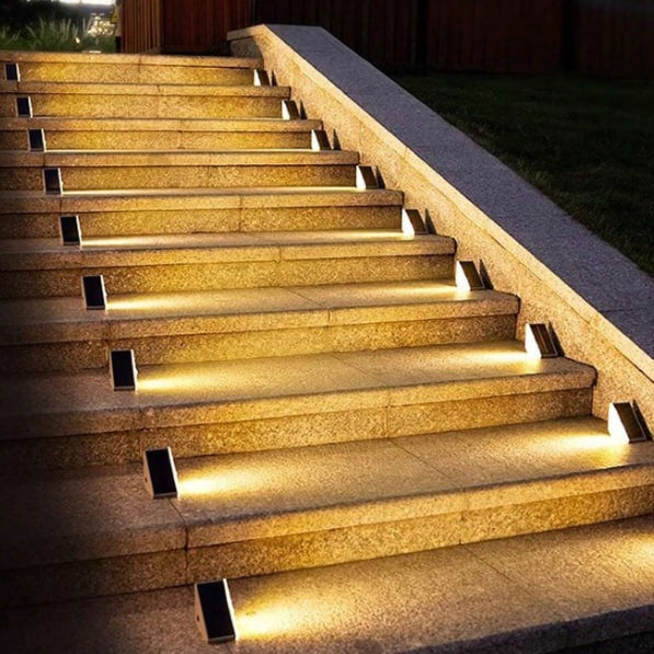 Zonne-energie Trapverlichting met Sensor – IP67 Waterdichte LED Verlichting voor Veiligheid en Sfeer in Buitenruimtes