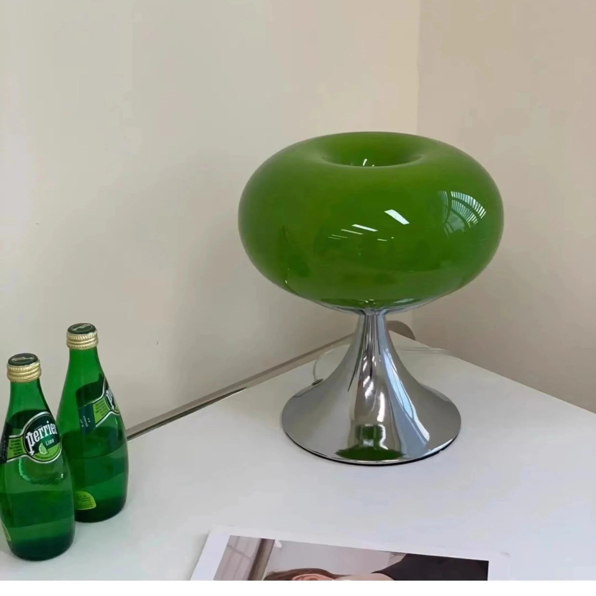 Antieke Tafellamp met Appelvorm en Vintage Charme – Witte en Groene Glazen Afwerking 4