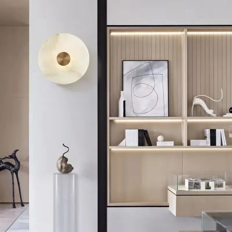 Art Deco Wandlamp van Natuurlijk Marmer en Messing - Elegante LED Muurlamp voor Binnengebruik 2