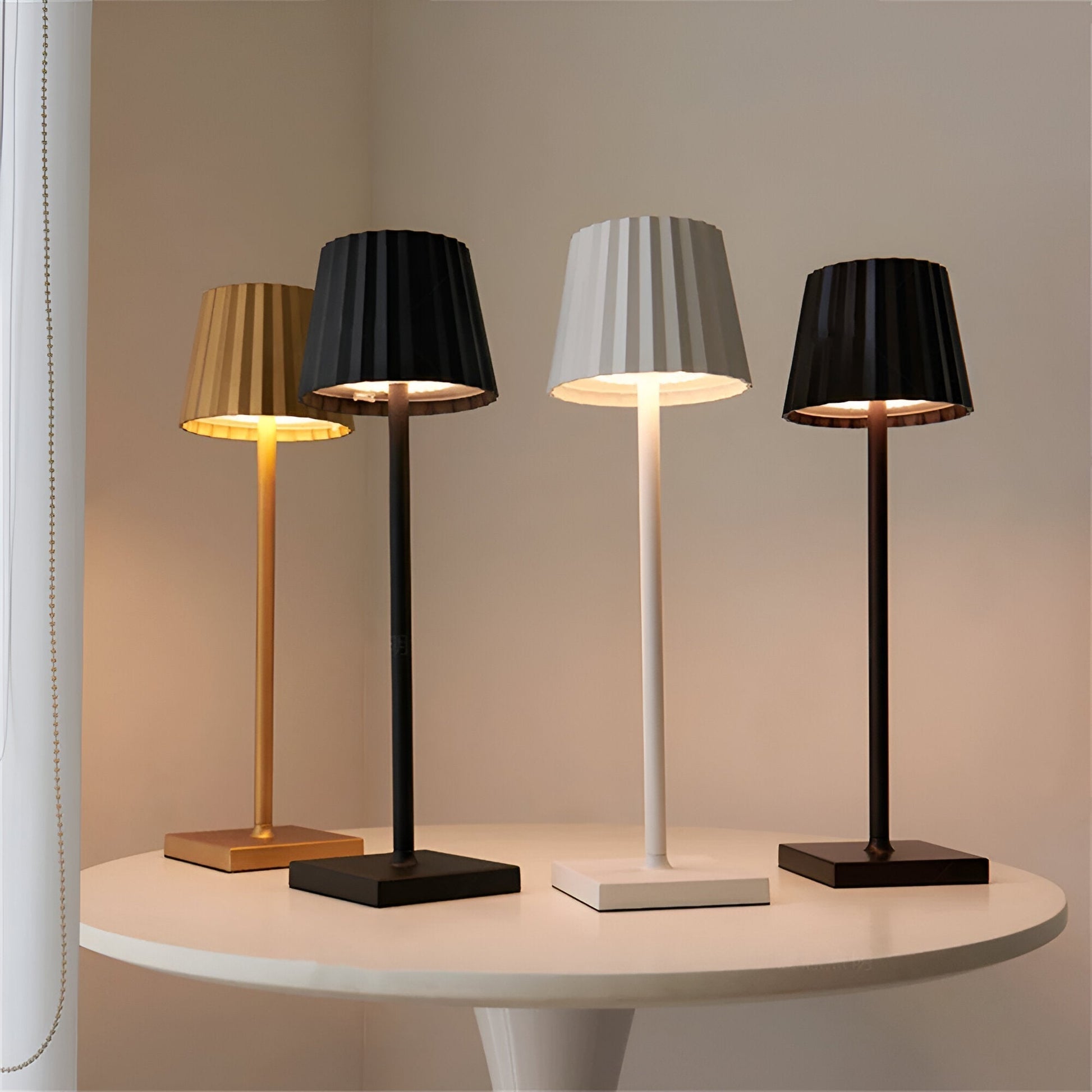 Draadloze Dimbare Tafellamp met Oplaadbare Batterij en Drie Helderheidsniveaus - Elegant Nachtkast Lampje 1