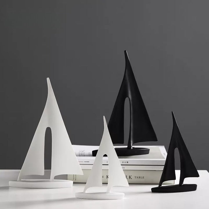 Elegante Maritieme Zeilboot Sculptuur voor Woondecoratie en Kantoor – Minimalistisch Design van Hoogwaardig Polyresin 2