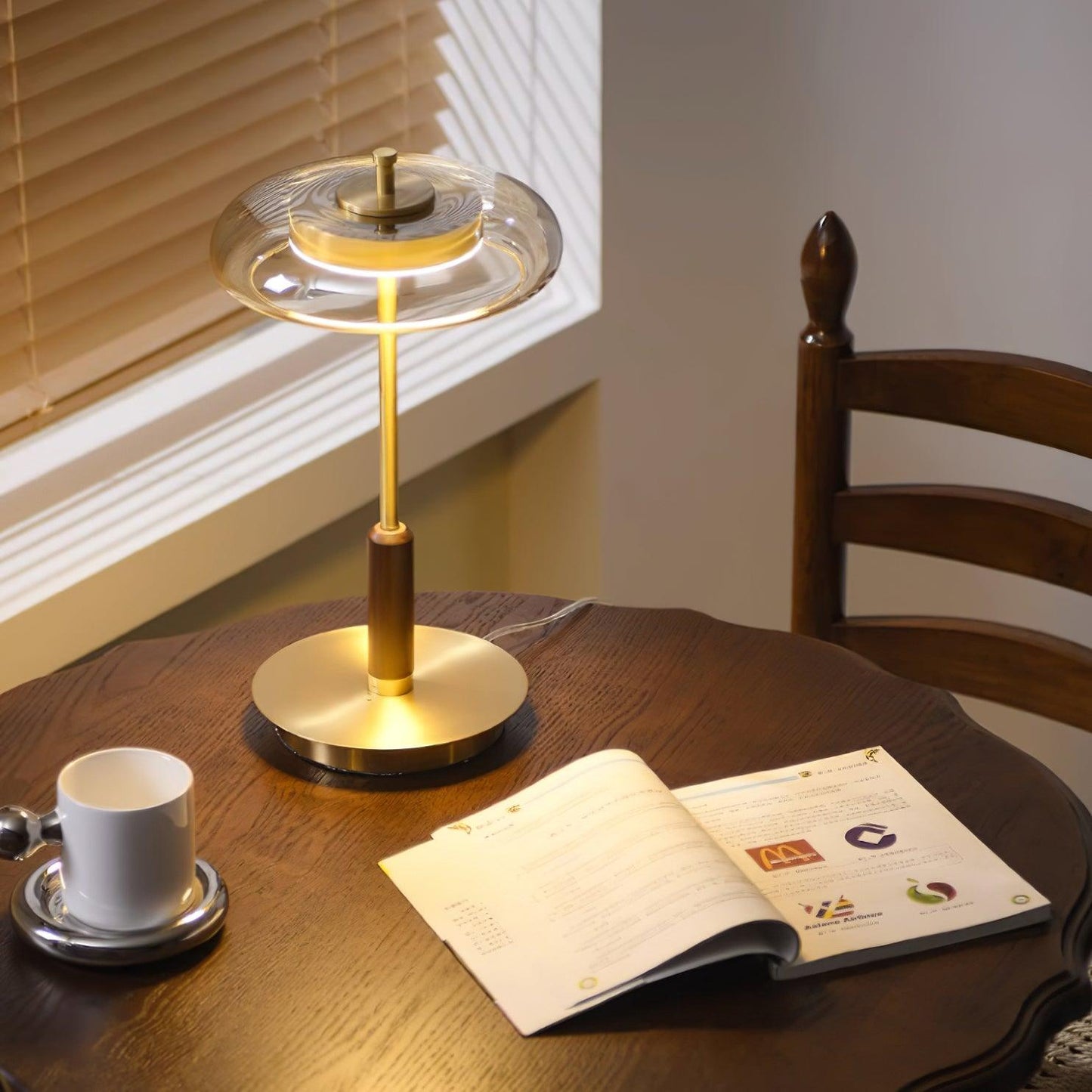 Elegante Tafellamp van Metaal en Glas – Zwart LED Lampje voor Nachtkastje met Warm Wit Licht 2