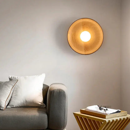 Landelijke Wandlamp van Hout in Licht en Donker – Rustiek Muurlamp voor Binnengebruik 2