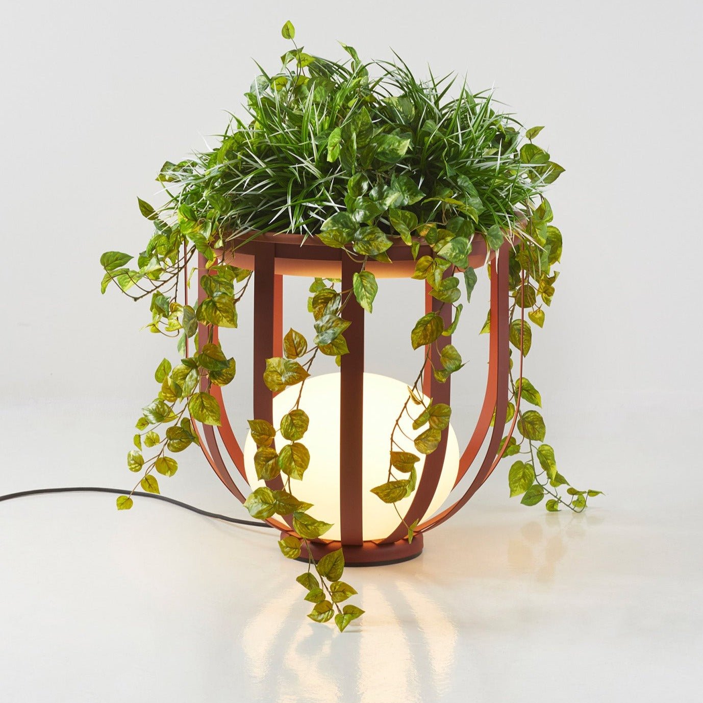 Luxe Tuinlamp met Bloembak en LED Verlichting – Waterdicht en Stijlvol voor Buiten 1