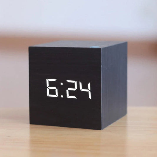Minimalistische Digitale Wekker met Tijd, Datum en Temperatuur – Compacte Kubusvorm met Verstelbare Helderheid 1