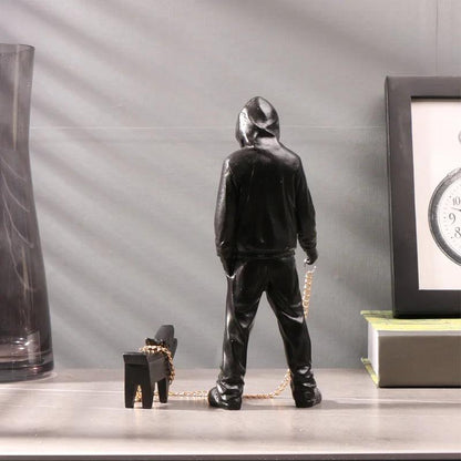 Moderne Hars Sculptuur van Man met Honden – Stijlvol en Uniek Decor 2