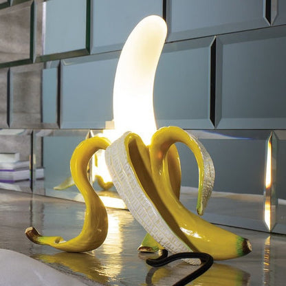 Stijlvolle Zwarte Tafellamp met Koperen Accenten - Warm Licht voor Woonkamer of Slaapkamer, Perfect als Nachtkast Lampje 2