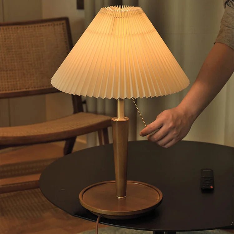 Vintage Geplooide Houten Tafellamp met LED Verlichting - Tijdloos Design voor Woonkamer en Slaapkamer 3
