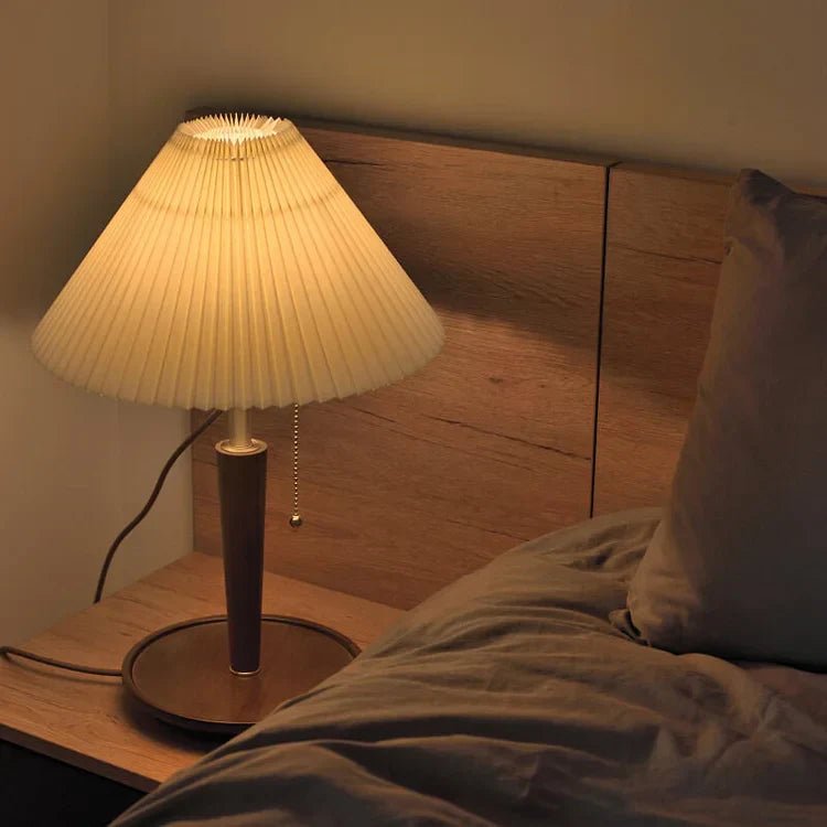 Vintage Geplooide Houten Tafellamp met LED Verlichting - Tijdloos Design voor Woonkamer en Slaapkamer 4
