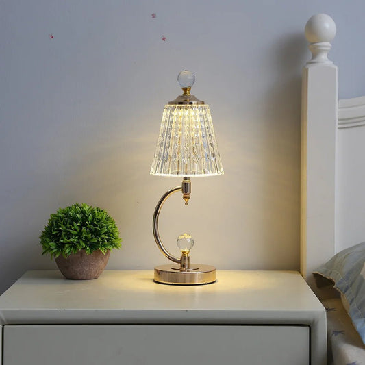 Vintage Gouden Tafellamp met Kristallen Kap en Draadloze Functionaliteit 0