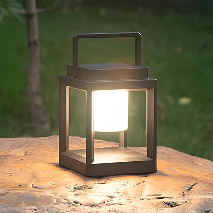 Buitenlantaarn met Dimbare Verlichting en Duale Oplaadopties – Waterdicht en Duurzaam Design