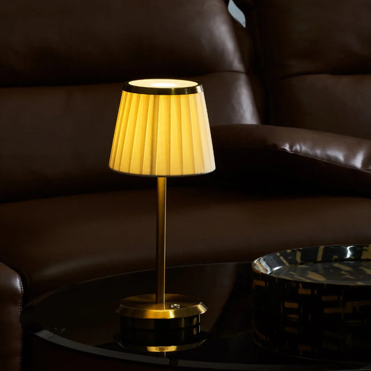 Dimbare Oplaadbare Tafellamp met Drie Lichtkleuren – Draadloze en Waterdichte Lamp voor Binnen en Buiten