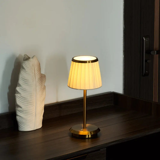 Dimbare Oplaadbare Tafellamp met Drie Lichtkleuren – Draadloze en Waterdichte Lamp voor Binnen en Buiten