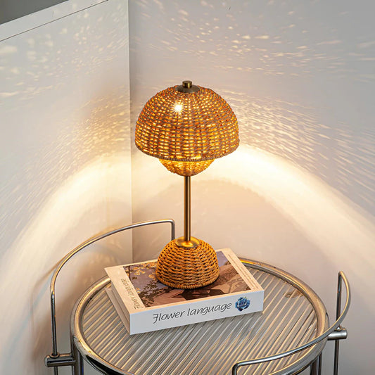 Bamboe Tafellamp met Warm Wit Licht – Handgemaakt, Duurzaam Design voor Moderne Interieurs
