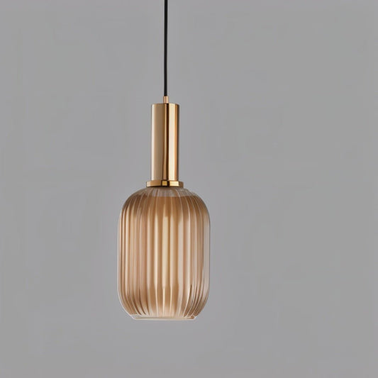 Hanglamp met Geribbelde Glazen Kap en Verguld Messing Accent – Elegante Woonkamer of Eetkamer Lamp